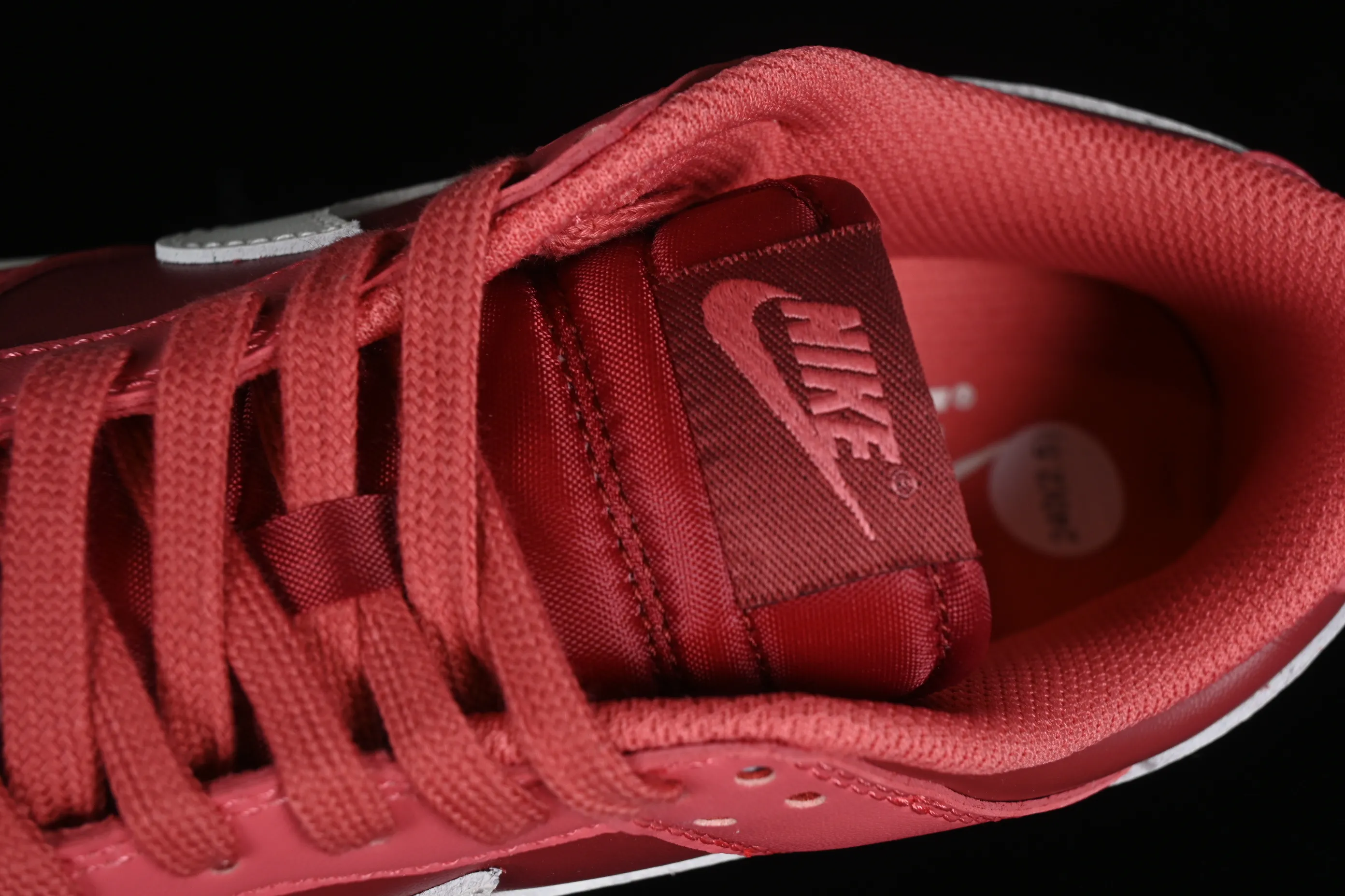 All Categories Nk SB Dunk Series Nk SB Dunk Low Low-top sneakers Nk Dunk Low Strawberry Bear color SB low-top casual sneakers DD1503-603